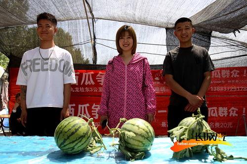 夏季吃瓜视频图片高清,高清吃瓜瞬间，解锁夏日休闲新姿势