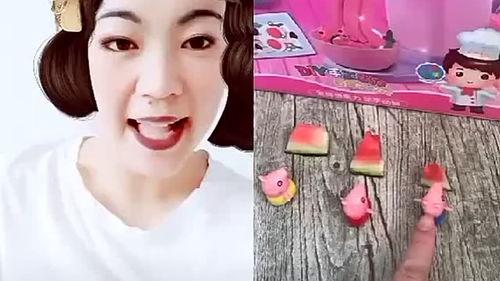 搞笑吃瓜视频自拍,笑料百出，欢乐无限！