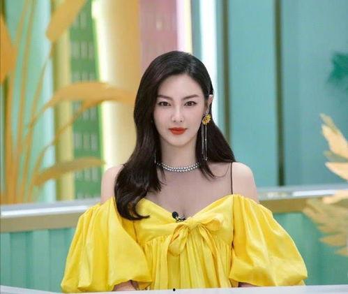 艺术家王佳怡视频吃瓜,趣味横生，美食与艺术的完美融合